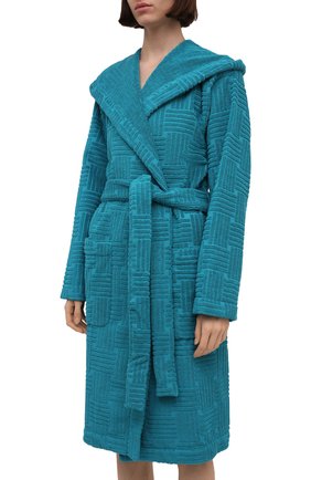 Женский хлопковый халат BOTTEGA VENETA бирюзового цвета по цене 42650 руб., арт. 656096/3V106 | Фото 3 Женский хлопковый халат BOTTEGA VENETA бирюзового цвета, арт. 656096/3V106 | Фото 3 (Рукава: Длинные; Материал внешний: Хлопок; Длина Ж (юбки, платья, шорты): До колена)