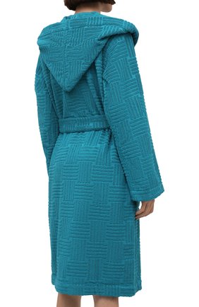 Женский хлопковый халат BOTTEGA VENETA бирюзового цвета по цене 42650 руб., арт. 656096/3V106 | Фото 4 Женский хлопковый халат BOTTEGA VENETA бирюзового цвета, арт. 656096/3V106 | Фото 4 (Рукава: Длинные; Материал внешний: Хлопок; Длина Ж (юбки, платья, шорты): До колена)