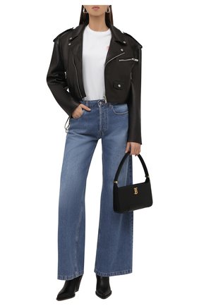 Женская хлопковая футболка OFF-WHITE белого цвета по цене 25900 руб., арт. 0WAA089F21JER003 | Фото 2 Женская хлопковая футболка OFF-WHITE белого цвета, арт. 0WAA089F21JER003 | Фото 2 (Рукава: Короткие; Материал внешний: Хлопок; Длина (для топов): Стандартные; Стили: Спорт-шик; Принт: С принтом; Женское Кросс-КТ: Футболка-одежда)