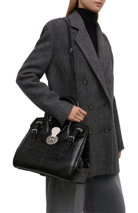 Женская сумка ricky 33 из кожи аллигатора RALPH LAUREN черного цвета по цене 1945000 руб., арт. 435867826/AMIS | Фото 5 Женская сумка ricky 33 из кожи аллигатора RALPH LAUREN черного цвета, арт. 435867826/AMIS | Фото 5 (Материал: Экзотическая кожа; Сумки-технические: Сумки top-handle; Ремень/цепочка: На ремешке; Размер: large)