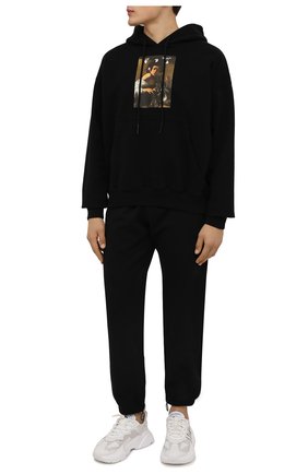 Мужские хлопковые джоггеры OFF-WHITE черного цвета по цене 53550 руб., арт. 0MCH042F21FLE002 | Фото 2 Мужские хлопковые джоггеры OFF-WHITE черного цвета, арт. 0MCH042F21FLE002 | Фото 2 (Материал внешний: Хлопок; Случай: Повседневный; Силуэт М (брюки): Джоггеры; Стили: Спорт-шик; Кросс-КТ: другое; Длина (брюки, джинсы): Стандартные)