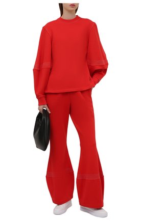 Женский хлопковый свитшот JW ANDERSON красного цвета по цене 26950 руб., арт. JW0015 PG0717 | Фото 2 Женский хлопковый свитшот JW ANDERSON красного цвета, арт. JW0015 PG0717 | Фото 2 (Рукава: Длинные; Длина (для топов): Стандартные; Материал внешний: Хлопок; Женское Кросс-КТ: Свитшот-одежда; Стили: Спорт-шик)