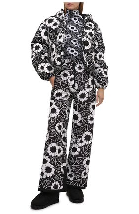 Женская утепленная куртка PRADA черно-белого цвета, арт. 29M698-10UU-F0967-212 | Фото 2 (Материал внешний: Синтетический материал; Кросс-КТ: Куртка, лыжи, Утепленный; Рукава: Длинные; Длина (верхняя одежда): Короткие; Стили: Спорт-шик)