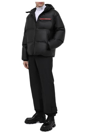 Мужская пуховая куртка PRADA черного цвета, арт. SGB574-1T2Y-F0002-202 | Фото 2 (Кросс-КТ: Куртка, другое; Мужское Кросс-КТ: пуховик-короткий; Материал внешний: Синтетический материал; Стили: Спорт-шик; Длина (верхняя одежда): Короткие)