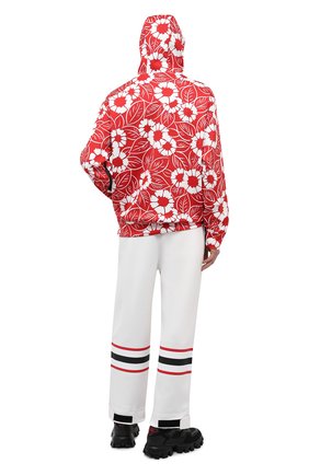 Мужская куртка PRADA LINEA ROSSA красного цвета по цене 145000 руб., арт. SJC590-10QJ-F0976-212 | Фото 2 Мужская куртка PRADA LINEA ROSSA красного цвета, арт. SJC590-10QJ-F0976-212 | Фото 2 (Материал внешний: Синтетический материал; Кросс-КТ: Куртка, Ветровка, другое; Стили: Спорт-шик; Длина (верхняя одежда): Короткие)