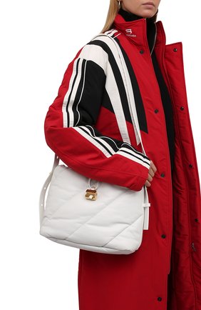 Женская сумка-тоут OFF-WHITE белого цвета по цене 120000 руб., арт. 0WNA179F21LEA001 | Фото 2 Женская сумка-тоут OFF-WHITE белого цвета, арт. 0WNA179F21LEA001 | Фото 2 (Материал: Натуральная кожа; Сумки-технические: Сумки через плечо, Сумки top-handle; Размер: medium; Ремень/цепочка: На ремешке)