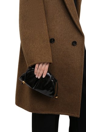 Женский клатч pouch mini BOTTEGA VENETA черного цвета, арт. 680186/V1C30 | Фото 2 (Материал: Натуральная кожа; Женское Кросс-КТ: Клатч-клатчи; Ремень/цепочка: На ремешке; Размер: mini)