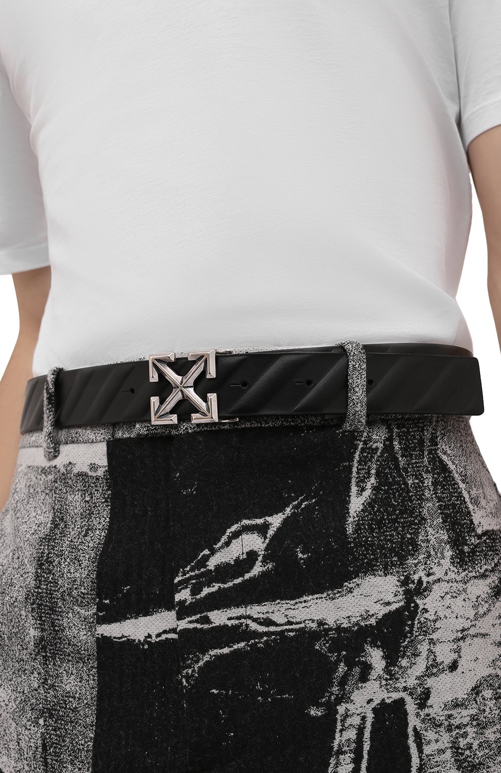Мужской кожаный ремень OFF-WHITE черного цвета по цене 41850 руб., арт. 0MRB062F21LEA001 | Фото 2 Мужской кожаный ремень OFF-WHITE черного цвета, арт. 0MRB062F21LEA001 | Фото 2 (Аксессуары: Аксессуары; Случай: Повседневный)