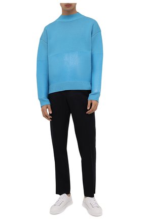 Мужской свитер JACQUEMUS бирюзового цвета по цене 37200 руб., арт. 216KN101-2150 | Фото 2 Мужской свитер JACQUEMUS бирюзового цвета, арт. 216KN101-2150 | Фото 2 (Материал внешний: Синтетический материал, Шерсть; Длина (для топов): Стандартные; Рукава: Длинные; Мужское Кросс-КТ: Свитер-одежда; Стили: Минимализм; Принт: Без принта)