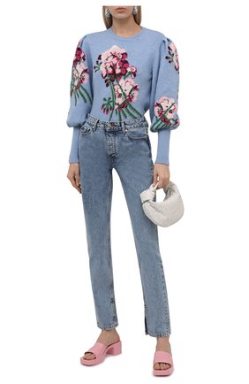 Женский шерстяной свитер GUCCI голубого цвета по цене 109000 руб., арт. 664326/X1274 | Фото 2 Женский шерстяной свитер GUCCI голубого цвета, арт. 664326/X1274 | Фото 2 (Материал внешний: Шерсть; Стили: Романтичный; Женское Кросс-КТ: Свитер-одежда; Рукава: Длинные; Длина (для топов): Стандартные)