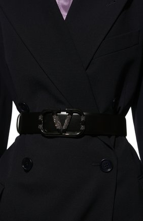 Женский кожаный ремень VALENTINO черного цвета по цене 65250 руб., арт. WW0T0S11/RGP | Фото 2 Женский кожаный ремень VALENTINO черного цвета, арт. WW0T0S11/RGP | Фото 2