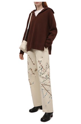 Женские джинсы JW ANDERSON кремвого цвета по цене 46200 руб., арт. DT0024 PG0610 | Фото 2 Женские джинсы JW ANDERSON кремвого цвета, арт. DT0024 PG0610 | Фото 2 (Длина (брюки, джинсы): Стандартные; Материал внешний: Хлопок; Стили: Гламурный; Кросс-КТ: Деним; Силуэт Ж (брюки и джинсы): Прямые)