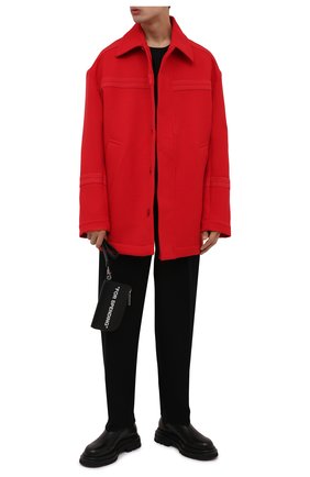 Мужская шерстяная куртка JACQUEMUS красного цвета по цене 93700 руб., арт. 216C0002-1330 | Фото 2 Мужская шерстяная куртка JACQUEMUS красного цвета, арт. 216C0002-1330 | Фото 2 (Материал внешний: Шерсть; Кросс-КТ: Куртка; Мужское Кросс-КТ: шерсть и кашемир; Длина (верхняя одежда): До середины бедра; Рукава: Длинные; Стили: Минимализм)