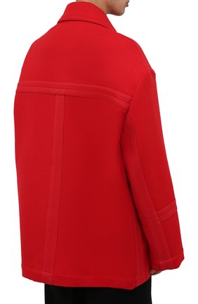 Мужская шерстяная куртка JACQUEMUS красного цвета, арт. 216C0002-1330 | Фото 4 (Кросс-КТ: Куртка; Мужское Кросс-КТ: шерсть и кашемир; Материал внешний: Шерсть; Рукава: Длинные; Длина (верхняя одежда): До середины бедра; Стили: Минимализм)