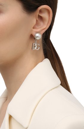 Женские клипсы DOLCE & GABBANA серебряного цвета по цене 33600 руб., арт. WEN8P2/W1111 | Фото 2 Женские клипсы DOLCE & GABBANA серебряного цвета, арт. WEN8P2/W1111 | Фото 2 (Материал: Металл)
