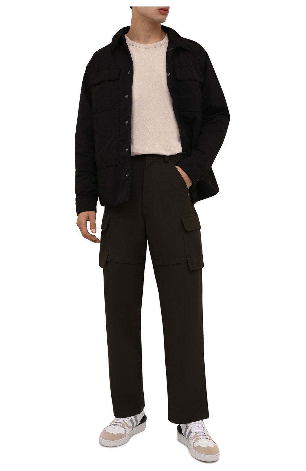 Мужские брюки-карго JACQUEMUS хаки цвета, арт. 216PA007-1360 | Фото 2 (Силуэт М (брюки): Карго; Длина (брюки, джинсы): Стандартные; Случай: Повседневный; Материал внешний: Синтетический материал; Стили: Милитари)