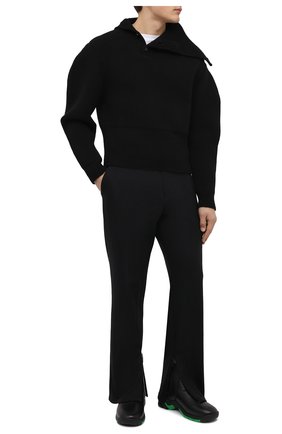 Мужской шерстяной свитер BOTTEGA VENETA черного цвета по цене 120000 руб., арт. 676747/V1CE0 | Фото 2 Мужской шерстяной свитер BOTTEGA VENETA черного цвета, арт. 676747/V1CE0 | Фото 2 (Материал внешний: Шерсть; Длина (для топов): Стандартные; Рукава: Длинные; Мужское Кросс-КТ: Свитер-одежда; Принт: Без принта; Стили: Минимализм)