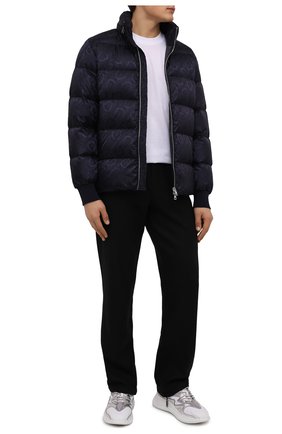 Мужская пуховая куртка lenormand MONCLER темно-синего цвета по цене 138800 руб., арт. G2-091-1A000-47-595HN | Фото 2 Мужская пуховая куртка lenormand MONCLER темно-синего цвета, арт. G2-091-1A000-47-595HN | Фото 2 (Длина (верхняя одежда): Короткие; Материал утеплителя: Пух и перо; Материал подклада: Синтетический материал; Материал внешний: Синтетический материал; Рукава: Длинные; Мужское Кросс-КТ: пуховик-короткий; Кросс-КТ: Куртка; Стили: Спорт-шик)
