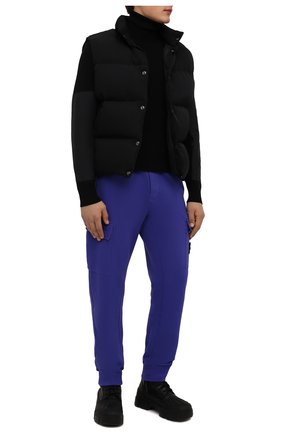 Мужские хлопковые джоггеры STONE ISLAND синего цвета по цене 28500 руб., арт. 751565220 | Фото 2 Мужские хлопковые джоггеры STONE ISLAND синего цвета, арт. 751565220 | Фото 2 (Материал внешний: Хлопок; Мужское Кросс-КТ: Брюки-трикотаж; Силуэт М (брюки): Джоггеры; Стили: Спорт-шик; Длина (брюки, джинсы): Стандартные)