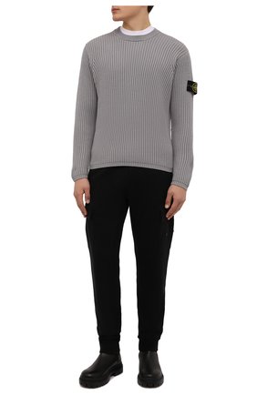 Мужской шерстяной свитер STONE ISLAND светло-серого цвета по цене 35300 руб., арт. 7515517C2 | Фото 2 Мужской шерстяной свитер STONE ISLAND светло-серого цвета, арт. 7515517C2 | Фото 2 (Материал внешний: Шерсть; Мужское Кросс-КТ: Свитер-одежда; Принт: Без принта; Стили: Кэжуэл; Рукава: Длинные; Длина (для топов): Стандартные)