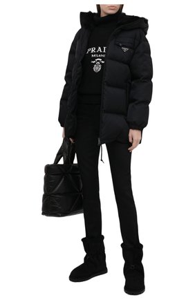 Женский пуховик PRADA черного цвета по цене 250000 руб., арт. 29X808-1WQ8-F0002-202 | Фото 2 Женский пуховик PRADA черного цвета, арт. 29X808-1WQ8-F0002-202 | Фото 2 (Стили: Спорт-шик; Материал утеплителя: Пух и перо; Материал внешний: Синтетический материал; Кросс-КТ: Пуховик, Куртка)