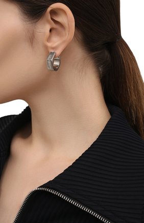 Женские серьги OFF-WHITE серебряного цвета по цене 32900 руб., арт. 0W0D031F21MET0017200 | Фото 2 Женские серьги OFF-WHITE серебряного цвета, арт. 0W0D031F21MET0017200 | Фото 2 (Материал: Металл)