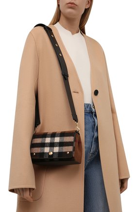 Женская сумка hackberry BURBERRY коричневого цвета по цене 89500 руб., арт. 8047076 | Фото 2 Женская сумка hackberry BURBERRY коричневого цвета, арт. 8047076 | Фото 2 (Ремень/цепочка: На ремешке; Материал: Текстиль; Размер: mini; Сумки-технические: Сумки через плечо)