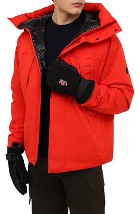 Мужские утепленные перчатки MONCLER GRENOBLE черного цвета по цене 36450 руб., арт. G2-097-3A000-02-53063 | Фото 2 Мужские утепленные перчатки MONCLER GRENOBLE черного цвета, арт. G2-097-3A000-02-53063 | Фото 2 (Материал: Текстиль, Синтетический материал; Кросс-КТ: Спорт)