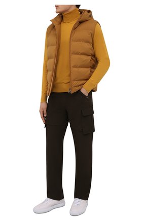 Мужской пуховый жилет LORO PIANA желтого цвета по цене 224500 руб., арт. FAL4281 | Фото 2 Мужской пуховый жилет LORO PIANA желтого цвета, арт. FAL4281 | Фото 2 (Материал утеплителя: Пух и перо; Материал подклада: Синтетический материал; Материал внешний: Синтетический материал; Кросс-КТ: Куртка, Пуховик; Стили: Кэжуэл; Длина (верхняя одежда): Короткие)