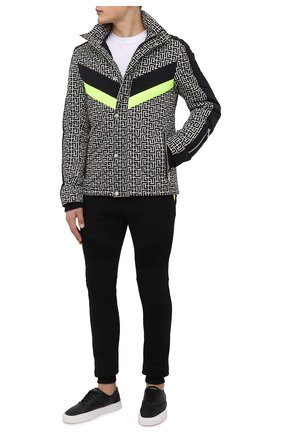 Мужские хлопковые джоггеры balmain x rossignol BALMAIN черного цвета по цене 96700 руб., арт. WH20B000/B159 | Фото 2 Мужские хлопковые джоггеры balmain x rossignol BALMAIN черного цвета, арт. WH20B000/B159 | Фото 2 (Длина (брюки, джинсы): Стандартные; Материал внешний: Хлопок; Силуэт М (брюки): Джоггеры; Стили: Спорт-шик; Кросс-КТ: Спорт)