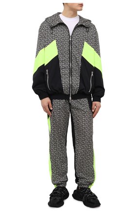 Мужской утепленный бомбер balmain x rossignol BALMAIN разноцветного цвета по цене 157000 руб., арт. WH2TI035/I687 | Фото 2 Мужской утепленный бомбер balmain x rossignol BALMAIN разноцветного цвета, арт. WH2TI035/I687 | Фото 2 (Длина (верхняя одежда): Короткие; Материал внешний: Синтетический материал; Рукава: Длинные; Материал подклада: Синтетический материал; Мужское Кросс-КТ: утепленные куртки; Кросс-КТ: другое, Куртка; Стили: Спорт-шик)