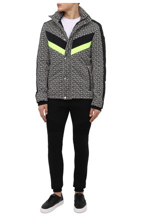 Мужская утепленная куртка balmain x rossignol BALMAIN разноцветного цвета по цене 226000 руб., арт. WH2TG070/I687 | Фото 2 Мужская утепленная куртка balmain x rossignol BALMAIN разноцветного цвета, арт. WH2TG070/I687 | Фото 2 (Материал подклада: Синтетический материал; Рукава: Длинные; Материал внешний: Синтетический материал; Длина (верхняя одежда): Короткие; Мужское Кросс-КТ: утепленные куртки; Кросс-КТ: другое, Куртка; Стили: Спорт-шик)