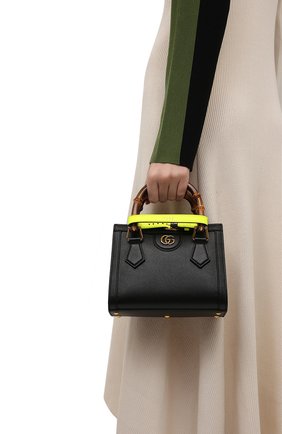 Женская сумка diana mini GUCCI черного цвета по цене 245000 руб., арт. 655661/17QDT | Фото 2 Женская сумка diana mini GUCCI черного цвета, арт. 655661/17QDT | Фото 2 (Размер: mini; Ремень/цепочка: На ремешке; Материал: Натуральная кожа; Сумки-технические: Сумки top-handle, Сумки через плечо)