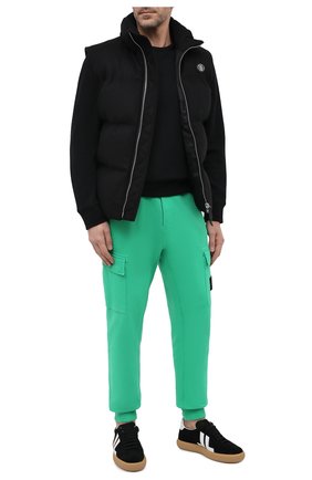 Мужские хлопковые джоггеры STONE ISLAND бирюзового цвета по цене 28500 руб., арт. 751565220 | Фото 2 Мужские хлопковые джоггеры STONE ISLAND бирюзового цвета, арт. 751565220 | Фото 2 (Материал внешний: Хлопок; Силуэт М (брюки): Джоггеры, Карго; Мужское Кросс-КТ: Брюки-трикотаж; Стили: Кэжуэл, Спорт-шик; Длина (брюки, джинсы): Стандартные)