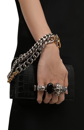 Женская сумка knuckle mini ALEXANDER MCQUEEN черного цвета по цене 156000 руб., арт. 680963/1HB0Z | Фото 2 Женская сумка knuckle mini ALEXANDER MCQUEEN черного цвета, арт. 680963/1HB0Z | Фото 2 (Материал: Натуральная кожа; Ремень/цепочка: На ремешке; Размер: mini; Женское Кросс-КТ: Вечерняя сумка; Сумки-технические: Сумки через плечо)