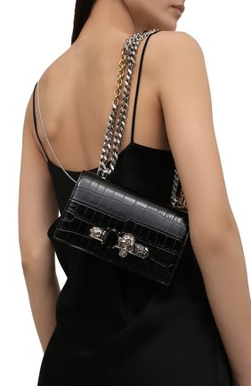 Женская сумка knuckle mini ALEXANDER MCQUEEN черного цвета по цене 156000 руб., арт. 680963/1HB0Z | Фото 6 Женская сумка knuckle mini ALEXANDER MCQUEEN черного цвета, арт. 680963/1HB0Z | Фото 6 (Женское Кросс-КТ: Вечерняя сумка; Сумки-технические: Сумки через плечо; Материал: Натуральная кожа; Размер: mini; Ремень/цепочка: На ремешке)