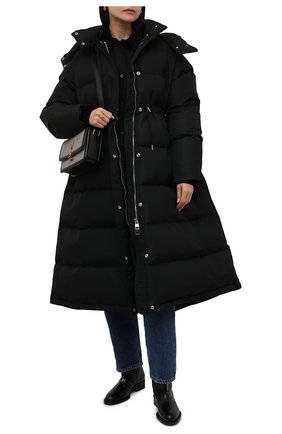 Женский пуховик ALEXANDER MCQUEEN черного цвета по цене 237500 руб., арт. 672760/QZAD1 | Фото 2 Женский пуховик ALEXANDER MCQUEEN черного цвета, арт. 672760/QZAD1 | Фото 2 (Рукава: Длинные; Материал подклада: Синтетический материал; Длина (верхняя одежда): Длинные; Материал внешний: Синтетический материал; Стили: Спорт-шик; Кросс-КТ: Куртка, Пуховик)