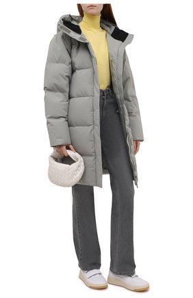 Женский пуховик HOLZWEILER голубого цвета по цене 59550 руб., арт. 12758/L0EN D0WN JACKET | Фото 2 Женский пуховик HOLZWEILER голубого цвета, арт. 12758/L0EN D0WN JACKET | Фото 2 (Материал внешний: Синтетический материал; Материал подклада: Синтетический материал; Рукава: Длинные; Материал утеплителя: Пух и перо; Длина (верхняя одежда): Короткие; Стили: Спорт-шик; Кросс-КТ: Куртка, Пуховик)