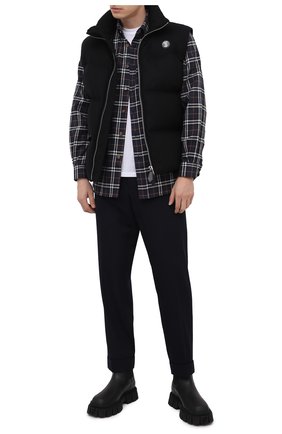 Мужская хлопковая рубашка BURBERRY темно-синего цвета по цене 46150 руб., арт. 8044211 | Фото 2 Мужская хлопковая рубашка BURBERRY темно-синего цвета, арт. 8044211 | Фото 2 (Длина (для топов): Стандартные; Рукава: Длинные; Материал внешний: Хлопок; Случай: Повседневный; Принт: Клетка; Стили: Кэжуэл; Манжеты: На пуговицах; Воротник: Button down)