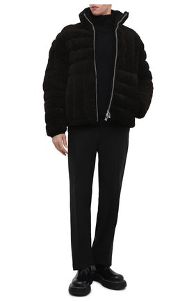 Мужская шуба из овчины BOTTEGA VENETA темно-коричневого цвета по цене 567000 руб., арт. 671012/V05X0 | Фото 2 Мужская шуба из овчины BOTTEGA VENETA темно-коричневого цвета, арт. 671012/V05X0 | Фото 2 (Материал внешний: Натуральный мех; Материал подклада: Синтетический материал; Рукава: Длинные; Длина (верхняя одежда): Короткие; Стили: Минимализм)