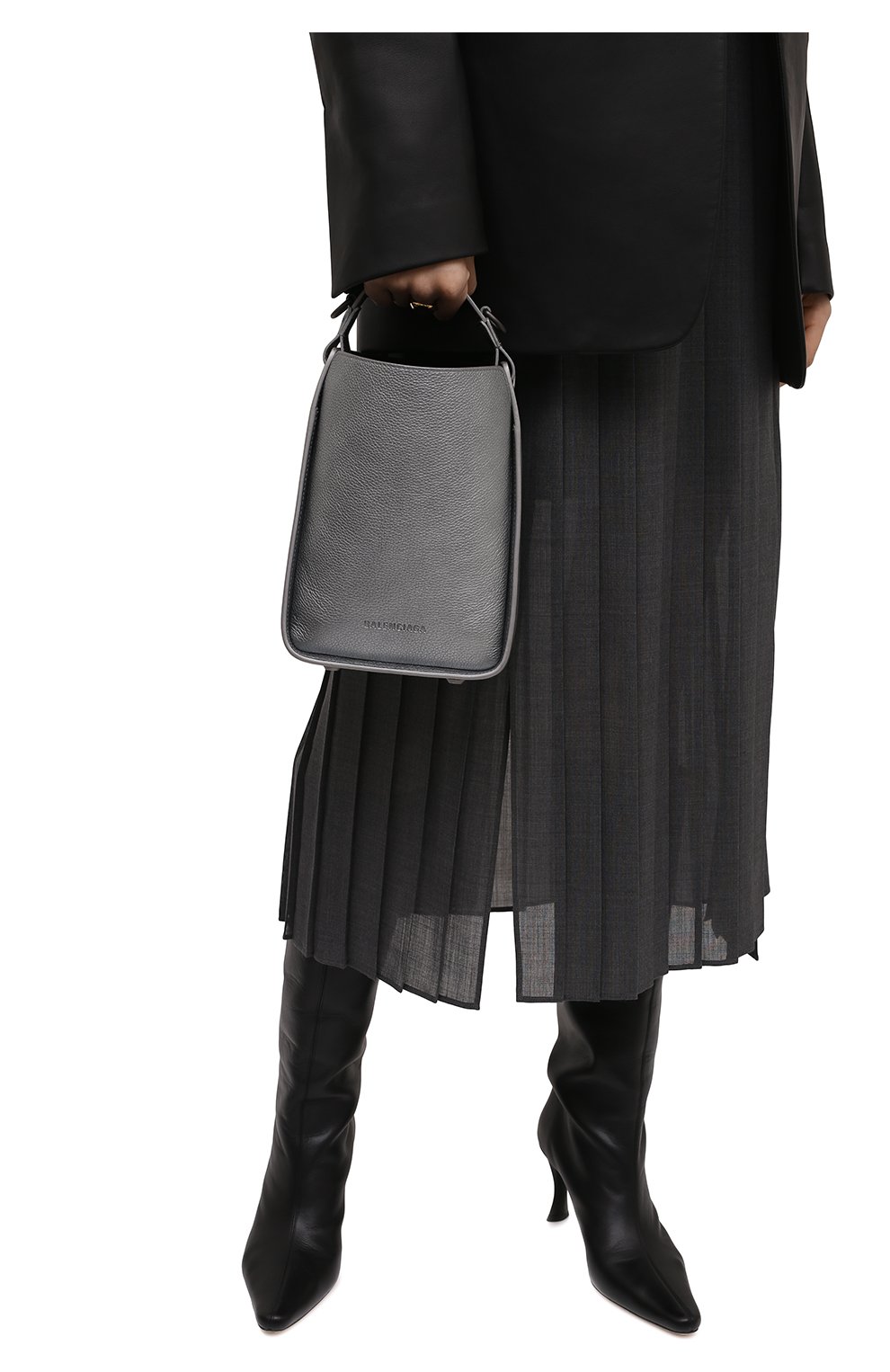 Женский сумка-тоут tool xs BALENCIAGA серебряного цвета по цене 104000 руб., арт. 669754/15YL5 | Фото 2 Женский сумка-тоут tool xs BALENCIAGA серебряного цвета, арт. 669754/15YL5 | Фото 2 (Сумки-технические: Сумки-шопперы; Материал: Натуральная кожа; Ремень/цепочка: На ремешке; Размер: small)