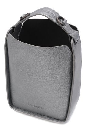 Женский сумка-тоут tool xs BALENCIAGA серебряного цвета по цене 104000 руб., арт. 669754/15YL5 | Фото 5 Женский сумка-тоут tool xs BALENCIAGA серебряного цвета, арт. 669754/15YL5 | Фото 5 (Сумки-технические: Сумки-шопперы; Материал: Натуральная кожа; Ремень/цепочка: На ремешке; Размер: small)