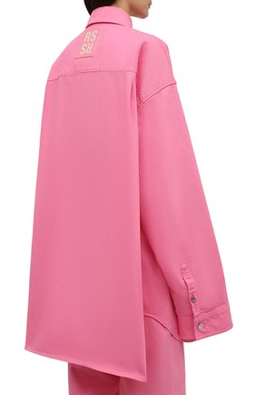 Женская джинсовая рубашка RAF SIMONS светло-розового цвета, арт. 212-W243-10032 | Фото 4 (Рукава: Длинные; Кросс-КТ: Деним; Принт: Без принта; Женское Кросс-КТ: Рубашка-одежда; Стили: Гранж; Длина (для топов): Удлиненные; Материал внешний: Хлопок, Деним)