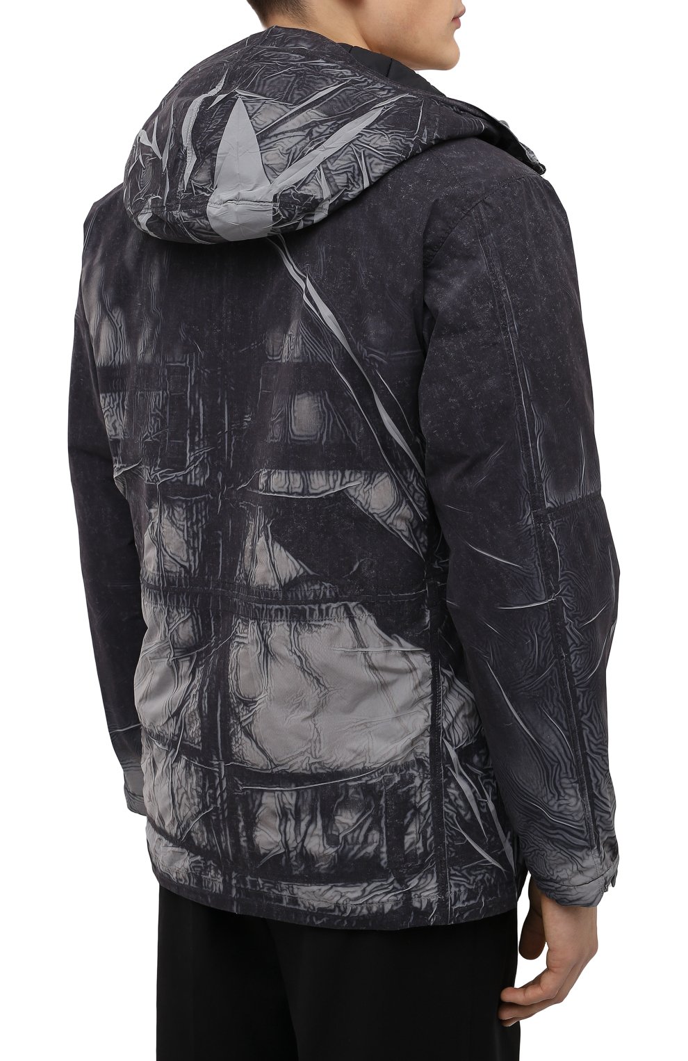 Мужская утепленная куртка C.P. COMPANY серого цвета, арт. 11CM0W207A-005990P | Фото 4 (Кросс-КТ: Куртка; Рукава: Длинные; Материал внешний: Синтетический материал; Стили: Гранж; Региональные ограничения белый список (Axapta Mercury): RU; Мужское Кросс-КТ: утепленные куртки; Материал подклада: Синтетический материал; Длина (верхняя одежда): Короткие)
