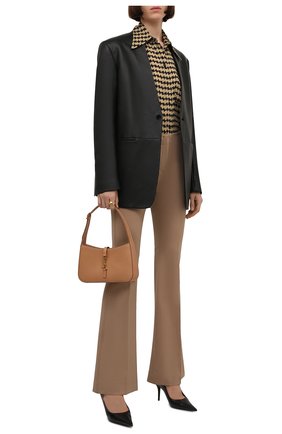 Женские шерстяные брюки JACQUEMUS бежевого цвета по цене 39800 руб., арт. 213PA003-1040 | Фото 2 Женские шерстяные брюки JACQUEMUS бежевого цвета, арт. 213PA003-1040 | Фото 2 (Материал внешний: Шерсть; Женское Кросс-КТ: Брюки-одежда; Силуэт Ж (брюки и джинсы): Расклешенные; Стили: Кэжуэл; Длина (брюки, джинсы): Стандартные, Удлиненные)