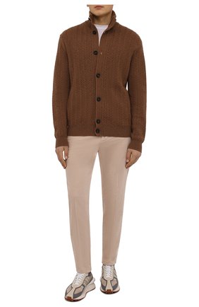 Мужские хлопковые брюки BRUNELLO CUCINELLI бежевого цвета по цене 81800 руб., арт. M280DE1730 | Фото 2 Мужские хлопковые брюки BRUNELLO CUCINELLI бежевого цвета, арт. M280DE1730 | Фото 2 (Длина (брюки, джинсы): Стандартные; Материал внешний: Хлопок; Случай: Повседневный; Стили: Кэжуэл)