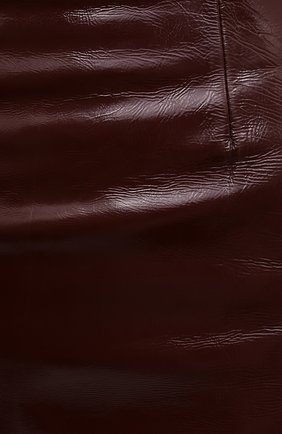 Женская кожаная юбка KHAITE бордового цвета, арт. 4052742/MAY | Фото 5 (Стили: Гламурный; Женское Кросс-КТ: Юбка-карандаш, Юбка-одежда; Длина Ж (юбки, платья, шорты): Миди; Материал внешний: Натуральная кожа; Материал подклада: Шелк)