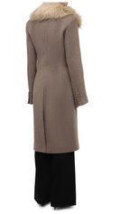 Женское шерстяное пальто KHAITE бежевого цвета, арт. 7048607/FINNA | Фото 4 (Материал внешний: Шерсть; Рукава: Длинные; Стили: Классический; Длина (верхняя одежда): Длинные; 1-2-бортные: Двубортные; Материал подклада: Шелк)