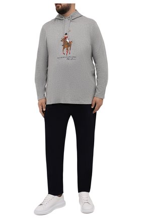 Мужской хлопковое худи POLO RALPH LAUREN серого цвета по цене 10350 руб., арт. 711853354/PRL BS | Фото 2 Мужской хлопковое худи POLO RALPH LAUREN серого цвета, арт. 711853354/PRL BS | Фото 2 (Материал внешний: Хлопок; Рукава: Длинные; Длина (для топов): Удлиненные; Мужское Кросс-КТ: Худи-одежда; Стили: Спорт-шик; Принт: С принтом; Big sizes: Big Sizes)