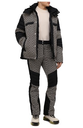 Мужской утепленный комбинезон balmain x rossignol BALMAIN черно-белого цвета по цене 238500 руб., арт. WH2PR040/I705 | Фото 2 Мужской утепленный комбинезон balmain x rossignol BALMAIN черно-белого цвета, арт. WH2PR040/I705 | Фото 2 (Материал подклада: Синтетический материал; Материал внешний: Синтетический материал; Стили: Спорт-шик; Кросс-КТ: другое; Длина (брюки, джинсы): Стандартные; Рукава: Короткие)